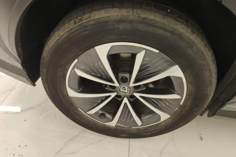 Used Lexus RZ 2023 450e All-Wheel Drive Luxury Edition Right Rear Wheel Hub