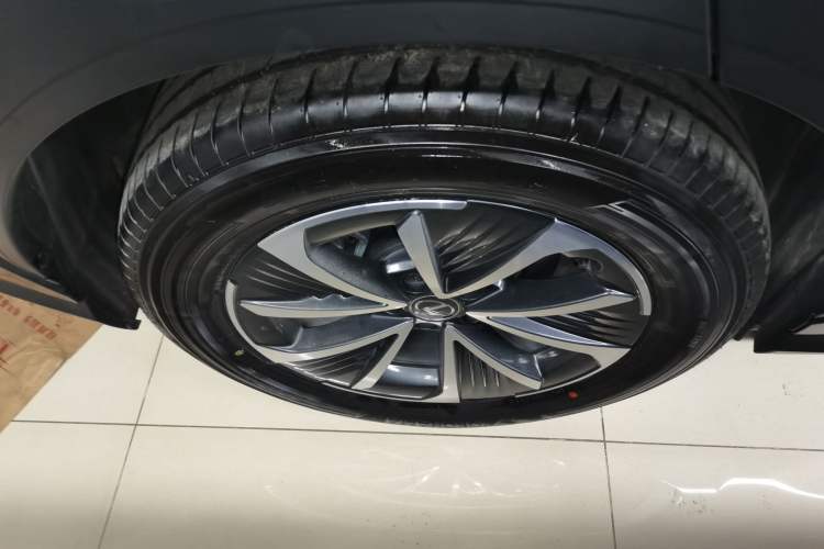 Used Lexus RZ 2023 300e Long-Range Indulgence Edition Right Rear Wheel Hub