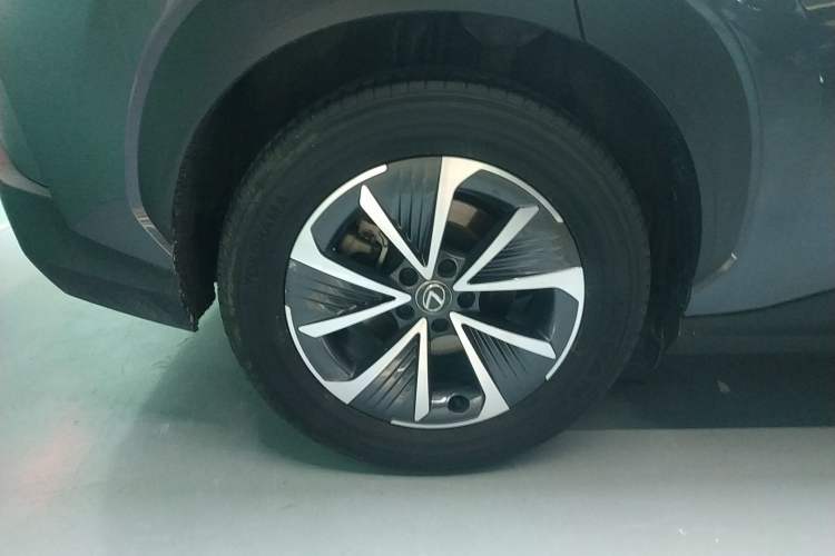 Used Lexus RZ 2023 450e All-Wheel Drive Luxury Edition Right Rear Wheel Hub