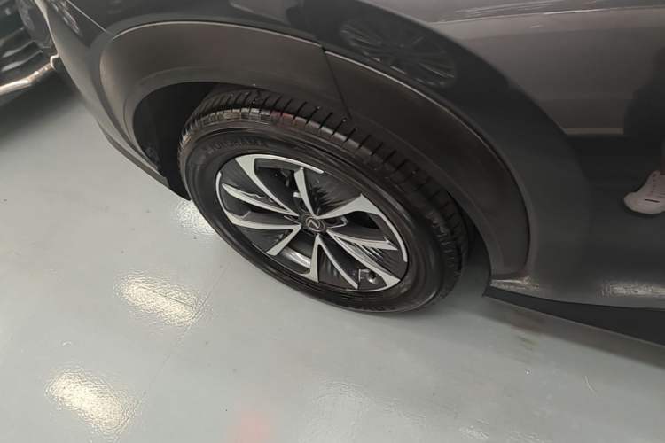Used Lexus RZ 2023 450e All-Wheel Drive Luxury Edition Right Rear Wheel Hub