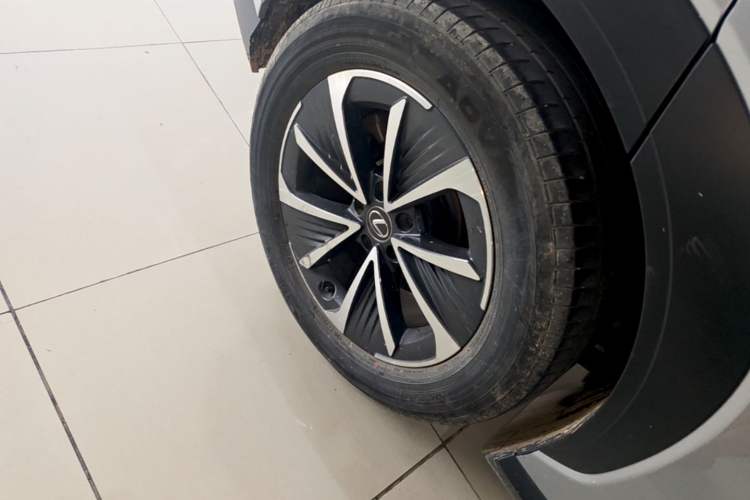 Used Lexus RZ 2023 450e All-Wheel Drive Luxury Edition Right Rear Wheel Hub