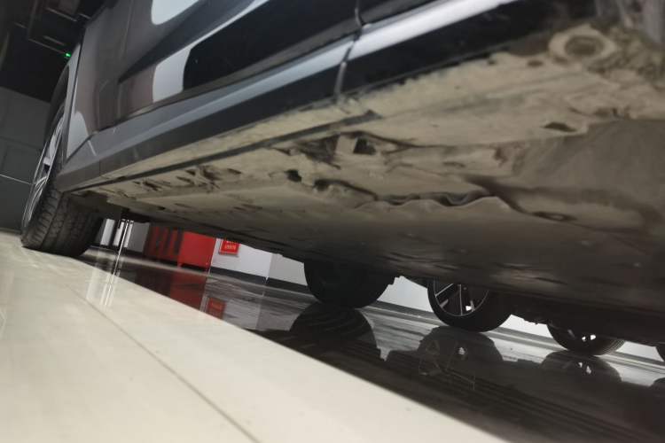 Used Lexus RZ 2023 300e Long-Range Indulgence Edition Right Side Sill