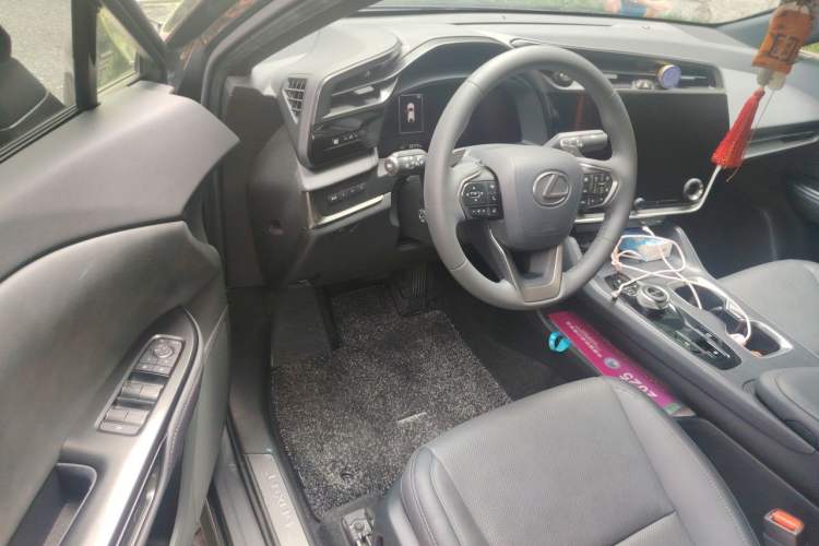 Used Lexus RZ 2023 450e All-Wheel Drive Luxury Edition Steering Wheel