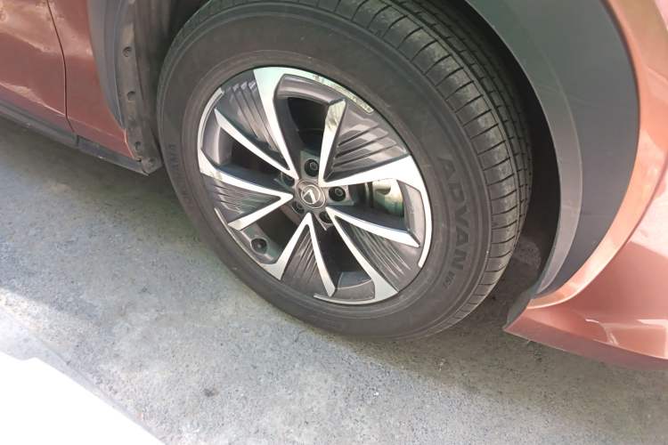 Used Lexus RZ 2023 450e All-Wheel Drive Luxury Edition Right Front Wheel Hub