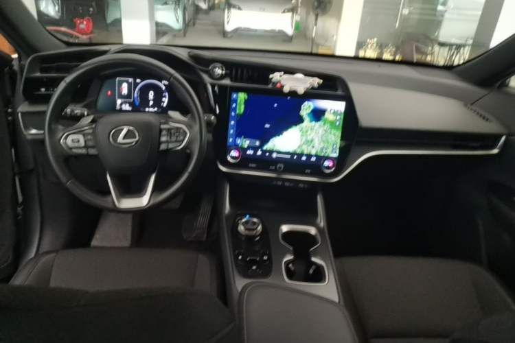 Used Lexus RZ 2023 450e All-Wheel-Drive Long-Range Version Center Console