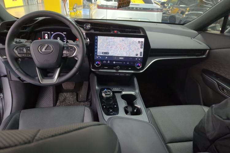 Used Lexus RZ 2023 450e All-Wheel Drive Luxury Edition Center Console