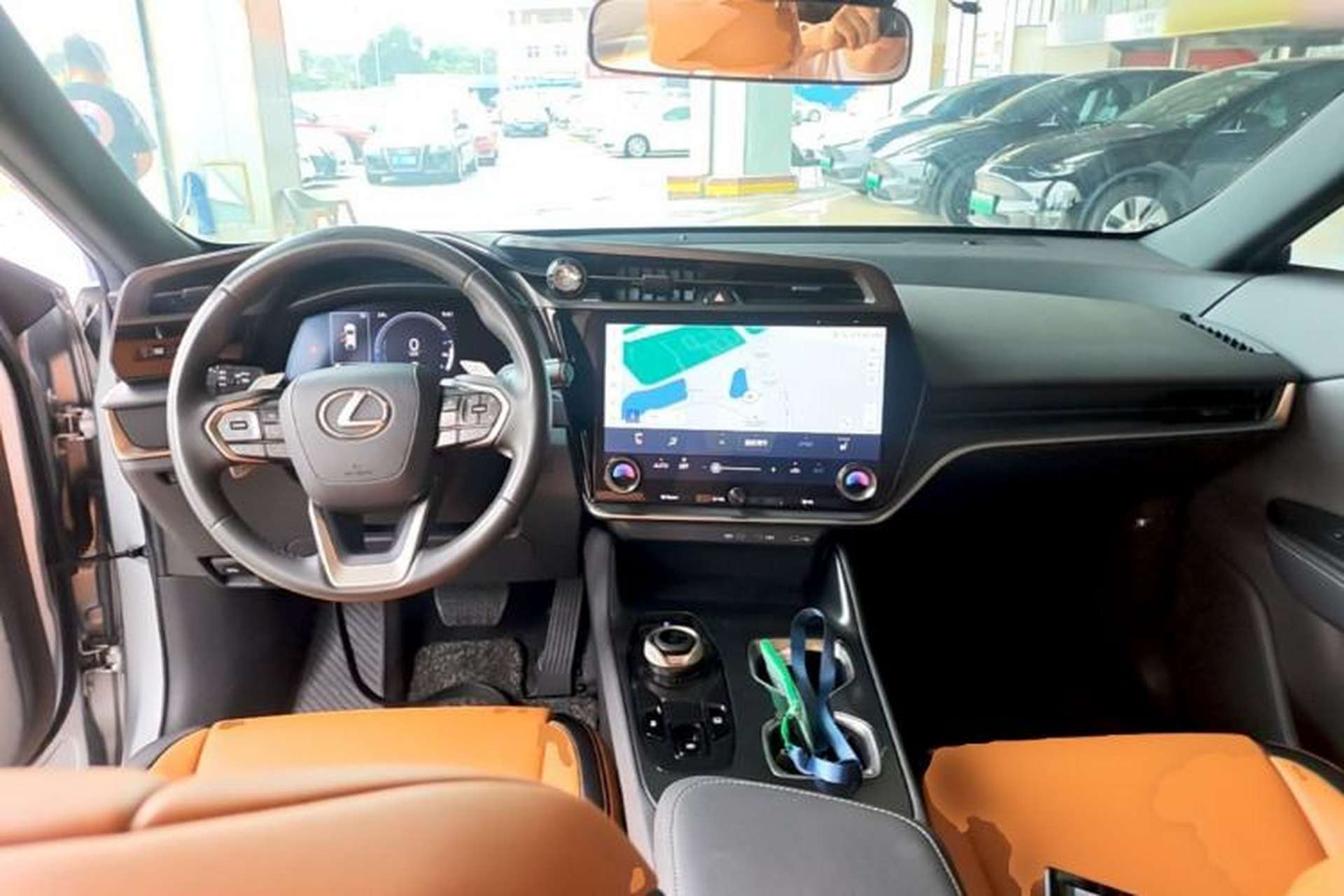 Used Lexus RZ 2023 450e All-Wheel-Drive Long-Range Version Center Console