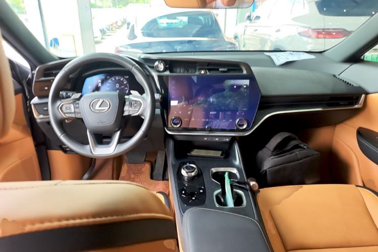 Used Lexus RZ 2023 450e All-Wheel Drive Luxury Edition Center Console