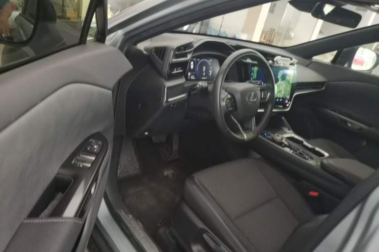 Used Lexus RZ 2023 450e All-Wheel-Drive Long-Range Version Driver Seat