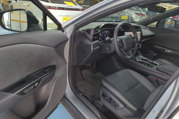 Used Lexus RZ 2023 450e All-Wheel Drive Luxury Edition Driver Seat