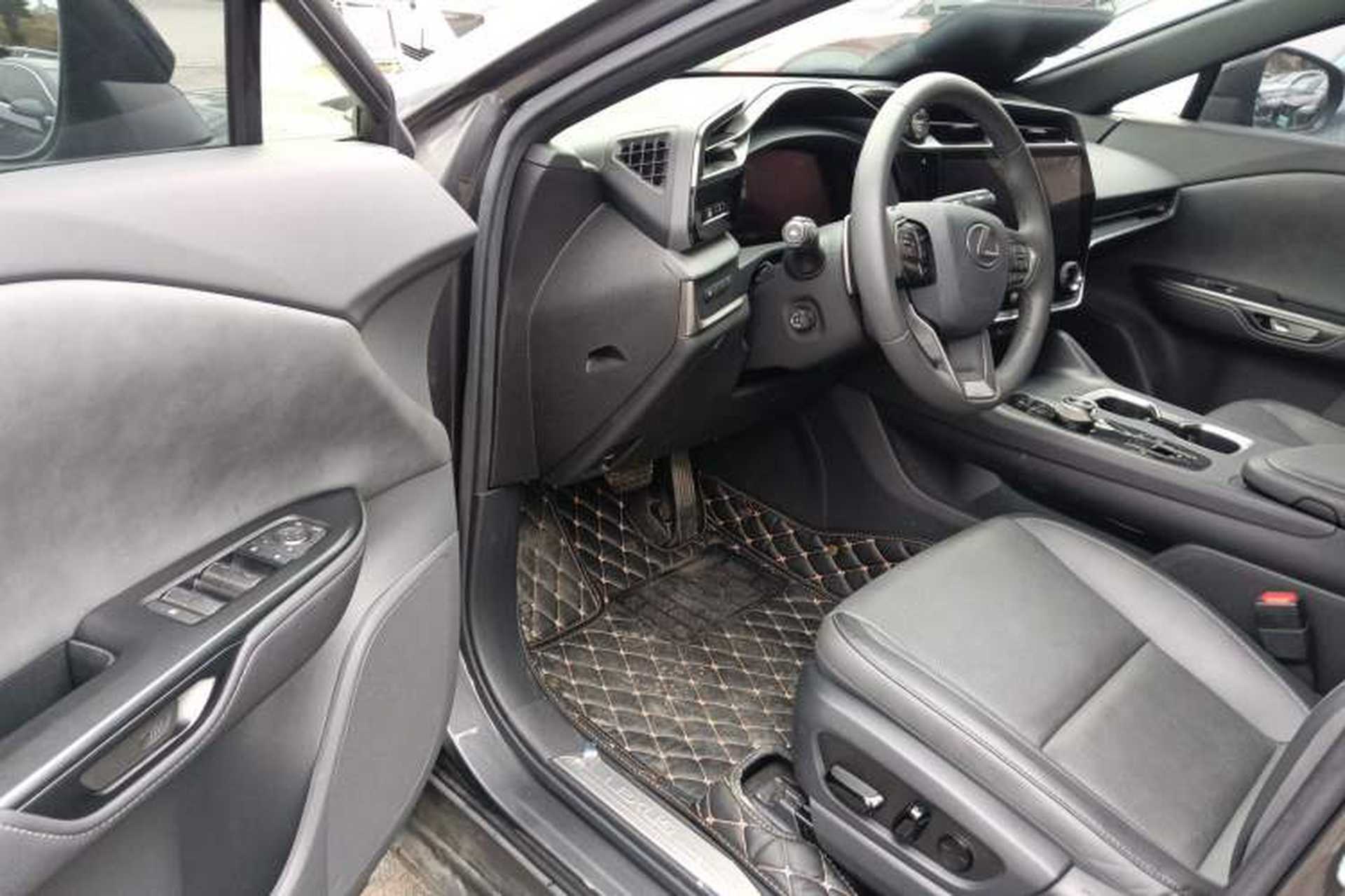 Used Lexus RZ 2023 450e All-Wheel Drive Luxury Edition Driver Seat