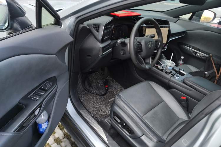 Used Lexus RZ 2023 450e All-Wheel Drive Luxury Edition Driver Seat