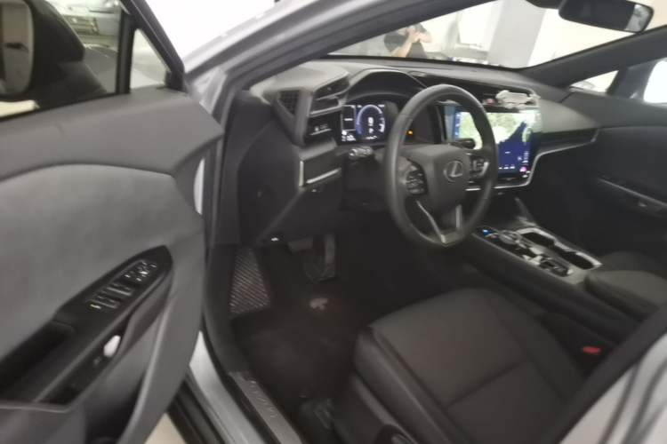 Used Lexus RZ 2023 450e All-Wheel-Drive Long-Range Version Driver Seat