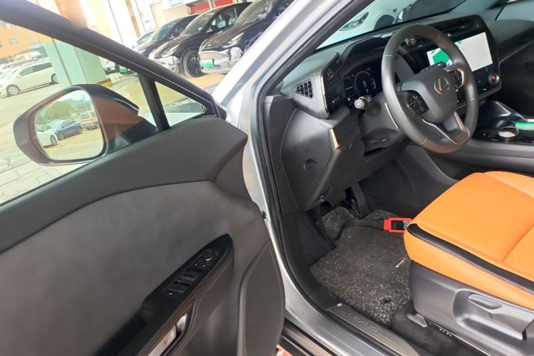 Used Lexus RZ 2023 450e All-Wheel-Drive Long-Range Version Driver Seat