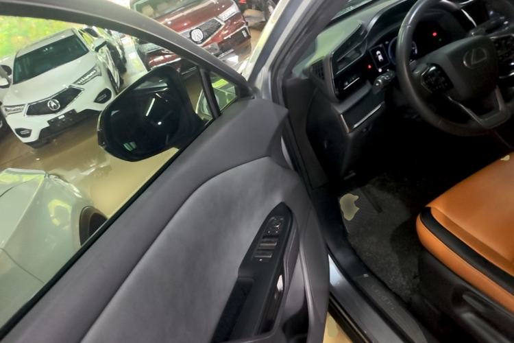 Used Lexus RZ 2023 450e All-Wheel-Drive Long-Range Version Driver Seat