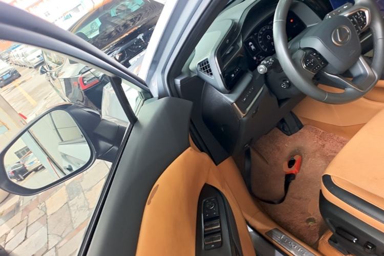 Used Lexus RZ 2023 450e All-Wheel Drive Luxury Edition Driver Seat