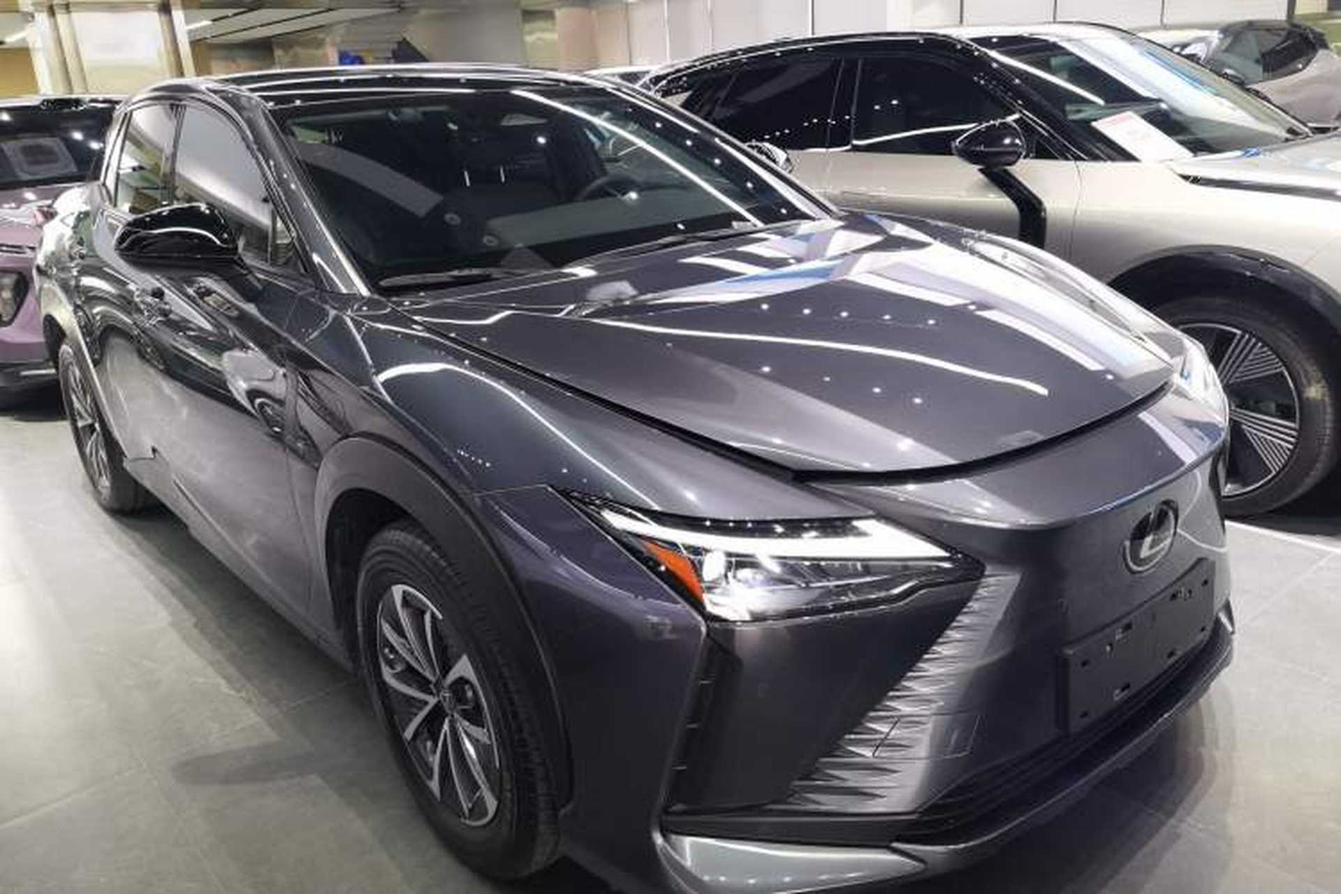 Used Lexus RZ 2023 450e All-Wheel-Drive Long-Range Version Exterior 2