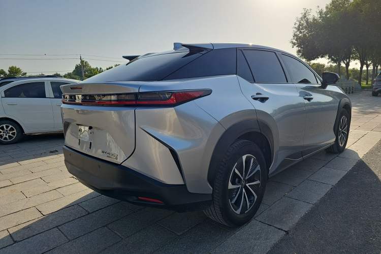 Used Lexus RZ 2023 450e All-Wheel Drive Luxury Edition Exterior 6