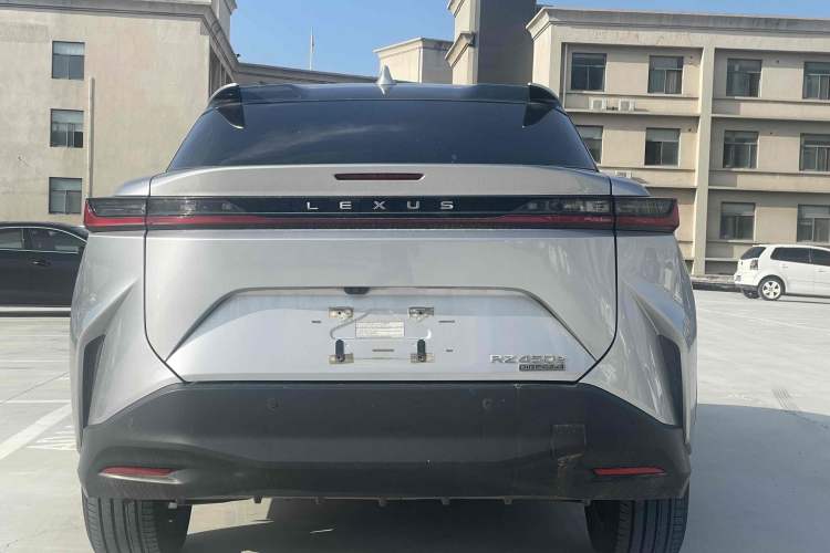 Used Lexus RZ 2023 450e All-Wheel-Drive Long-Range Version Exterior 7