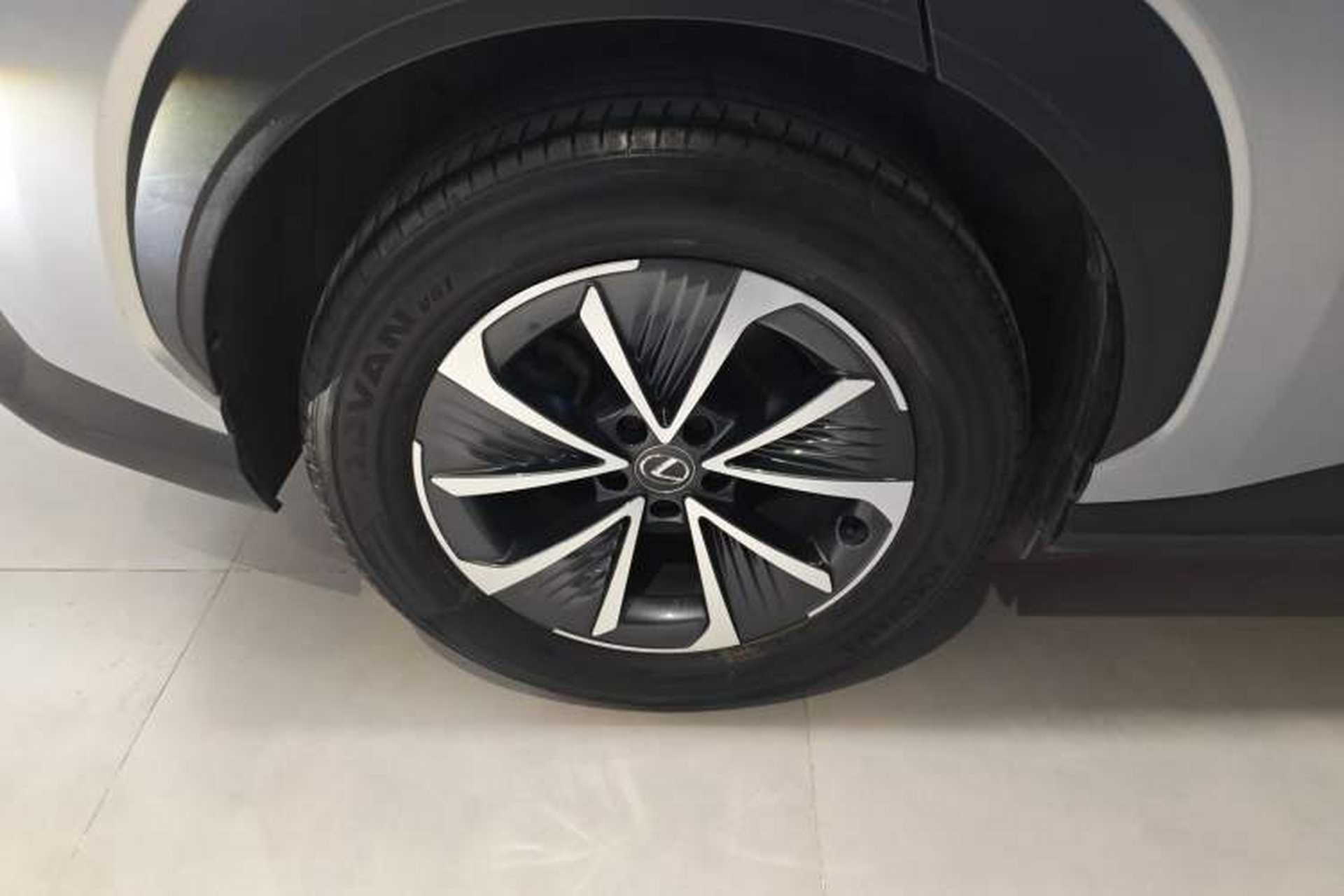 Used Lexus RZ 2023 450e All-Wheel Drive Luxury Edition Exterior 8