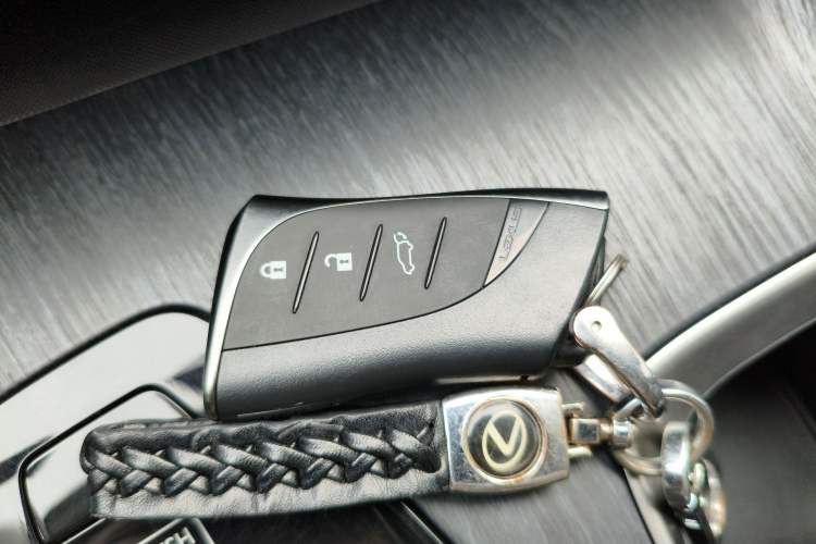 Used Lexus RZ 2023 450e All-Wheel Drive Luxury Edition Interior 1