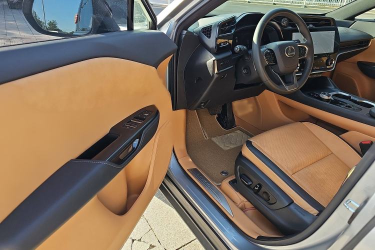 Used Lexus RZ 2023 450e All-Wheel Drive Luxury Edition Interior 2