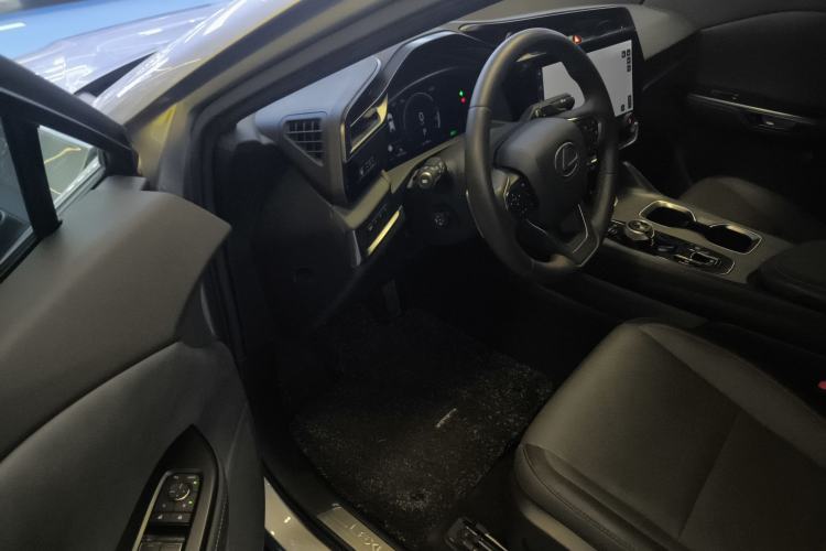 Used Lexus RZ 2023 450e All-Wheel Drive Luxury Edition Interior 3