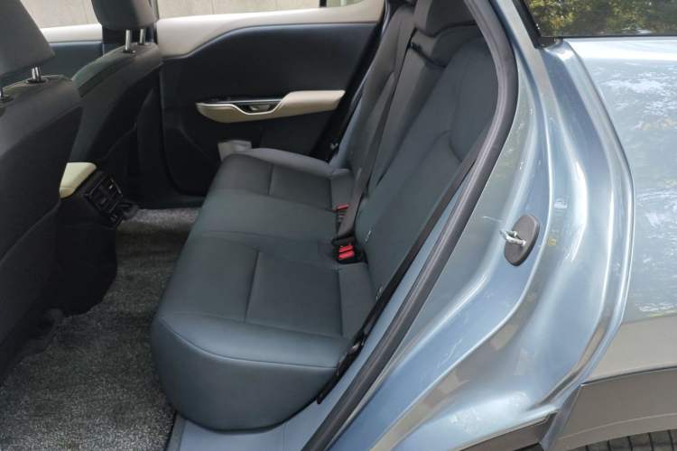 Used Lexus RZ 2023 450e All-Wheel Drive Luxury Edition Interior 4