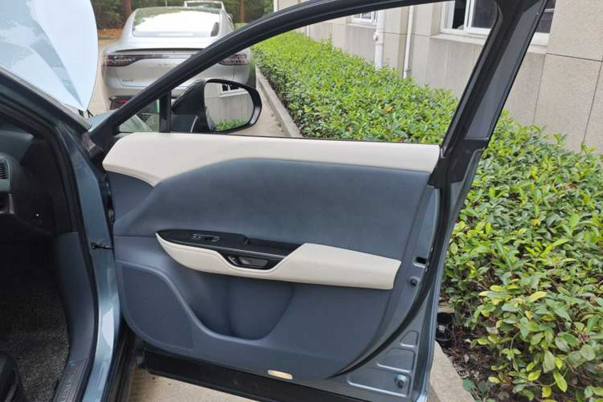 Used Lexus RZ 2023 450e All-Wheel Drive Luxury Edition Interior 5