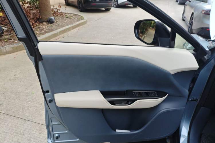Used Lexus RZ 2023 450e All-Wheel Drive Luxury Edition Interior 7
