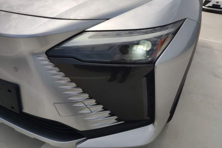 Used Lexus RZ 2023 450e All-Wheel-Drive Long-Range Version Left Front Headlight