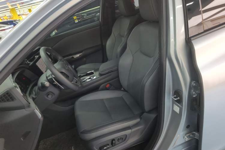 Used Lexus RZ 2023 450e All-Wheel Drive Luxury Edition Left Front Seat