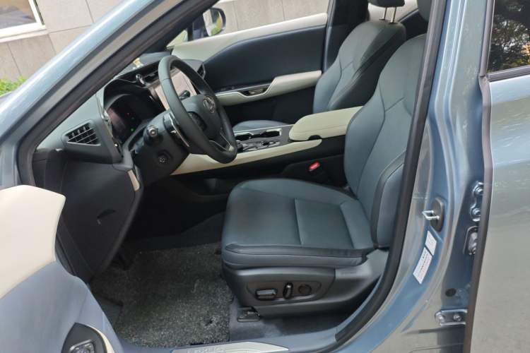 Used Lexus RZ 2023 450e All-Wheel Drive Luxury Edition Left Front Seat