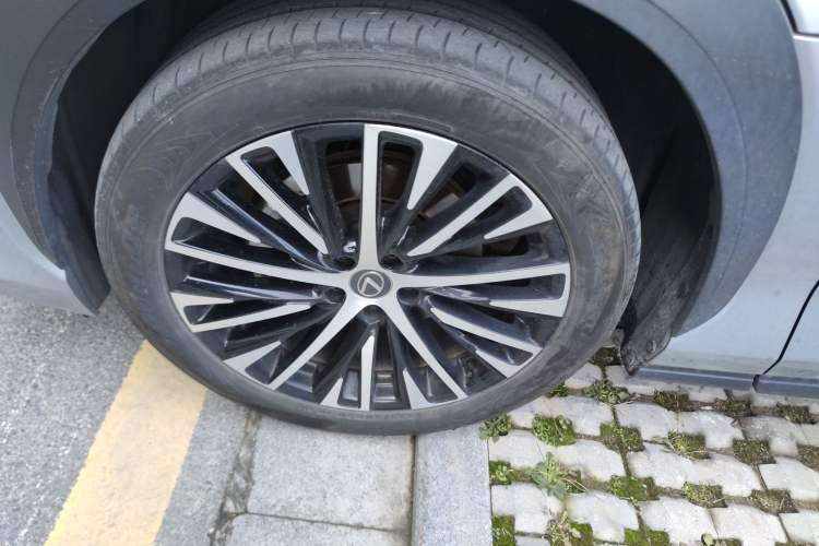 Used Lexus RZ 2023 450e All-Wheel Drive Luxury Edition Left Front Wheel Hub