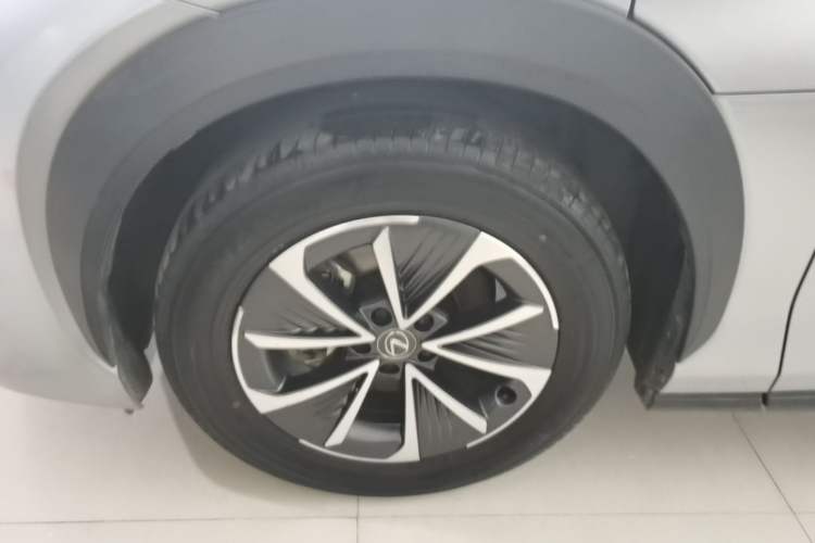Used Lexus RZ 2023 450e All-Wheel-Drive Long-Range Version Left Front Wheel Hub