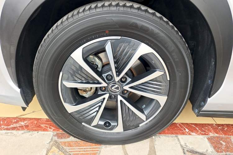Used Lexus RZ 2023 450e All-Wheel-Drive Long-Range Version Left Front Wheel Hub