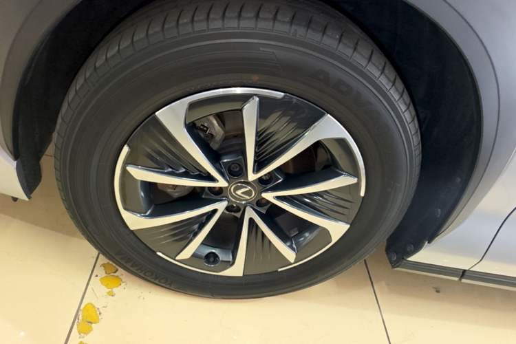 Used Lexus RZ 2023 450e All-Wheel-Drive Long-Range Version Left Front Wheel Hub