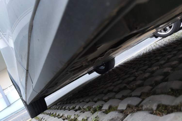 Used Lexus RZ 2023 450e All-Wheel Drive Luxury Edition Left Side Sill
