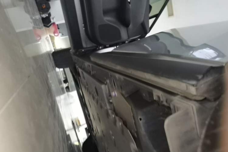 Used Lexus RZ 2023 450e All-Wheel-Drive Long-Range Version Left Side Sill