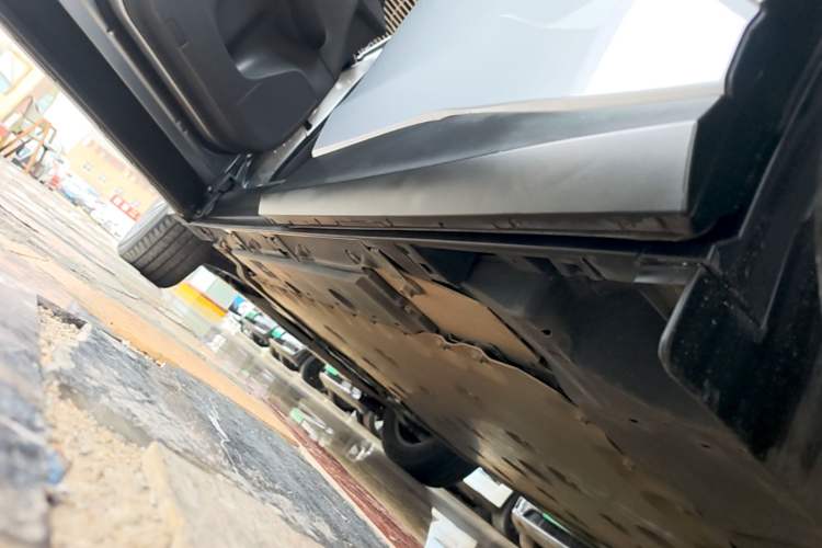 Used Lexus RZ 2023 450e All-Wheel-Drive Long-Range Version Left Side Sill