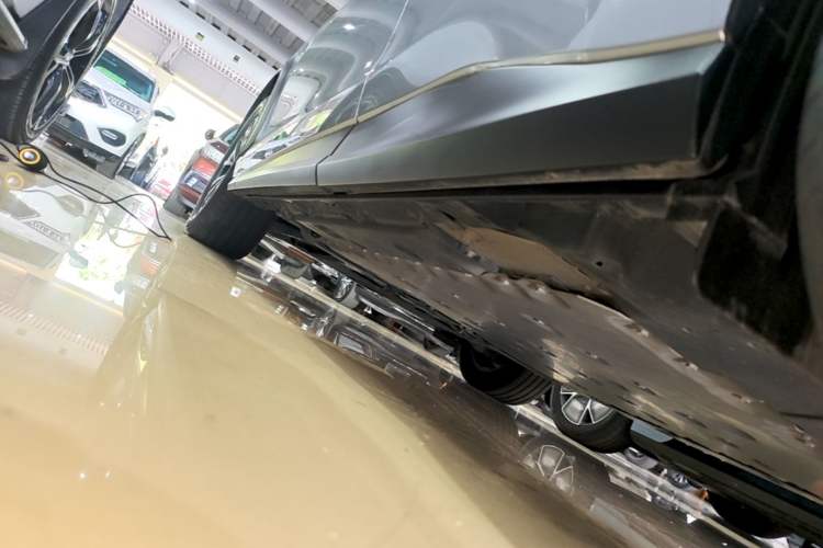 Used Lexus RZ 2023 450e All-Wheel-Drive Long-Range Version Left Side Sill