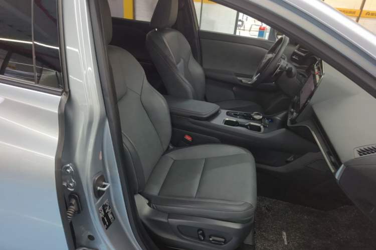 Used Lexus RZ 2023 450e All-Wheel Drive Luxury Edition Right Front Seat