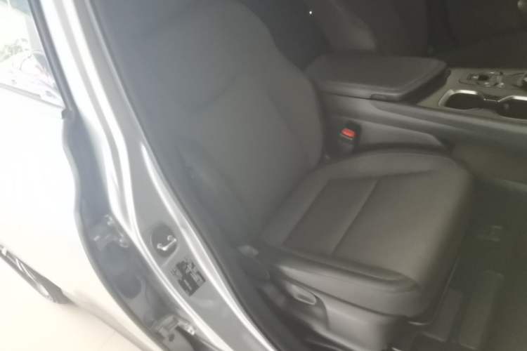 Used Lexus RZ 2023 450e All-Wheel-Drive Long-Range Version Right Front Seat