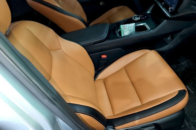 Used Lexus RZ 2023 450e All-Wheel-Drive Long-Range Version Right Front Seat