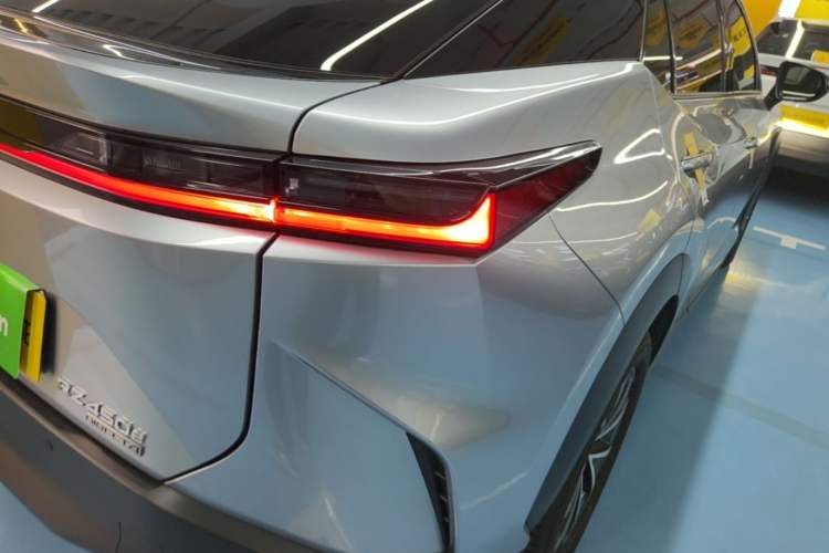 Used Lexus RZ 2023 450e All-Wheel Drive Luxury Edition Right Rear Taillight