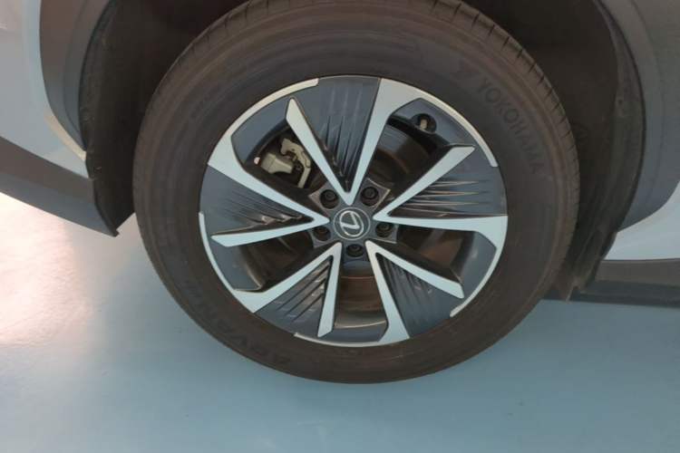 Used Lexus RZ 2023 450e All-Wheel Drive Luxury Edition Right Rear Wheel Hub