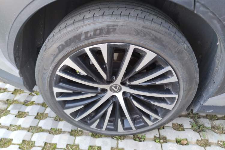 Used Lexus RZ 2023 450e All-Wheel Drive Luxury Edition Right Rear Wheel Hub
