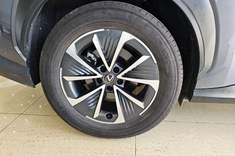Used Lexus RZ 2023 450e All-Wheel Drive Luxury Edition Right Rear Wheel Hub