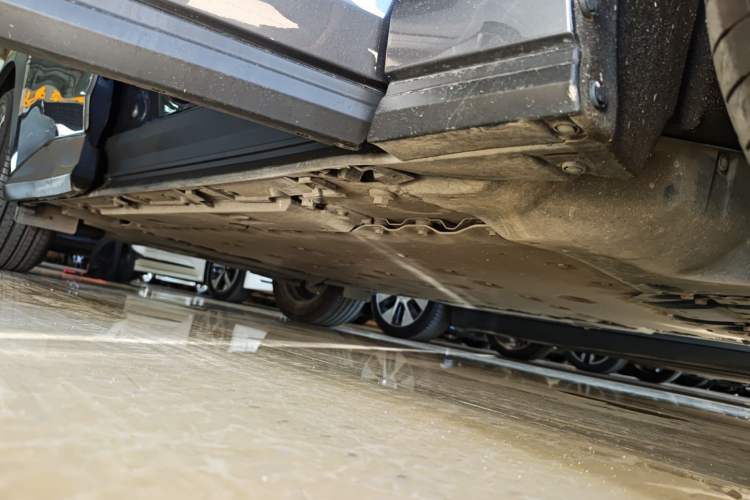 Used Lexus RZ 2023 450e All-Wheel Drive Luxury Edition Right Side Sill