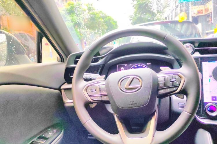Used Lexus RZ 2023 450e All-Wheel-Drive Long-Range Version Steering Wheel